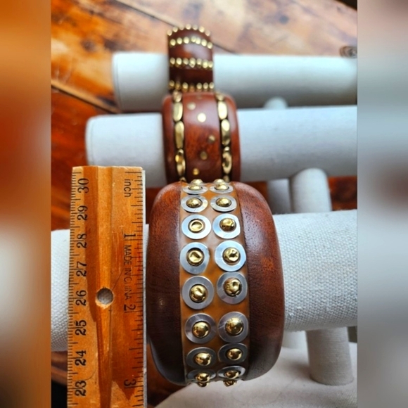 Horizontal Row Wooden Dotted Bracelet w/Brass - Brown - Picture 7 of 14